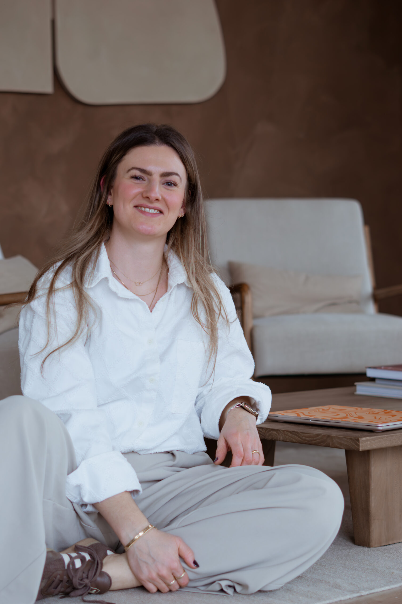 Portret van Lotte in de lichte studio