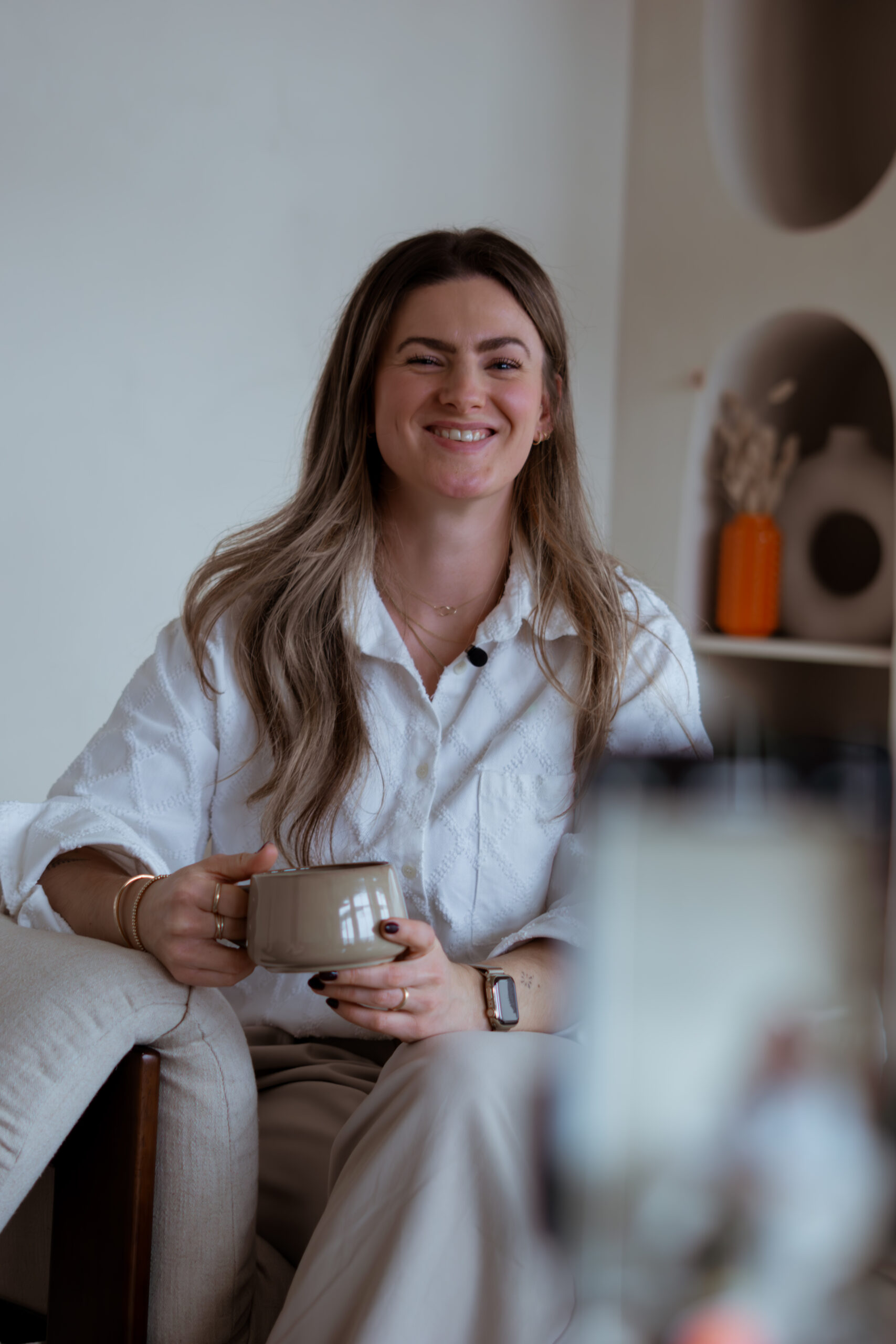 Lotte ontspannen in de daglichtstudio